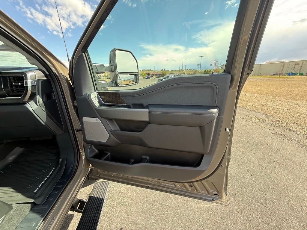 2026 Ford F-350SD Lariat DRW