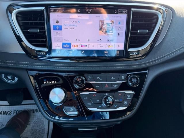 2027 Chrysler Pacifica PACIFICA SELECT AWD