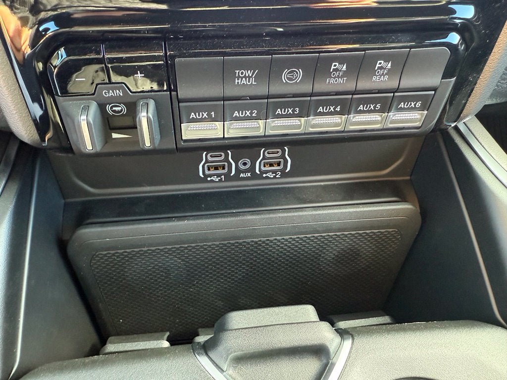2027 RAM 3500 RAM 3500 BIG HORN CREW CAB 4X4 8' BOX
