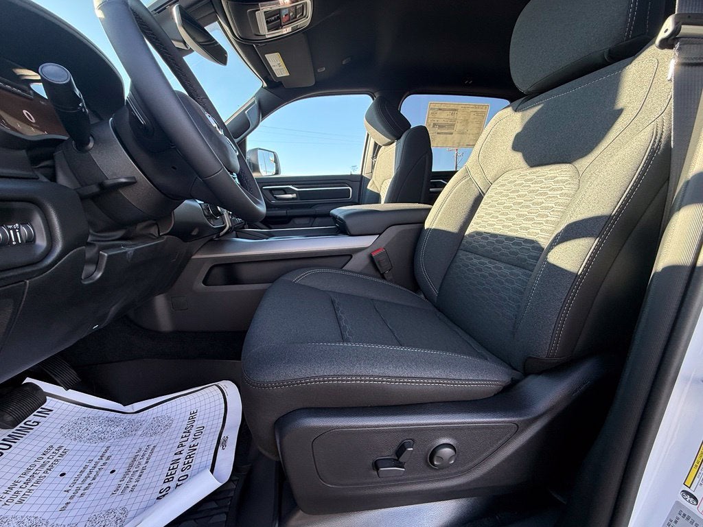 2027 RAM 1500 1500 BIG HORN CREW CAB 4X4 5'7' BOX