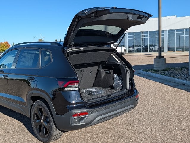 2027 Volkswagen Taos 1.5T SE Black