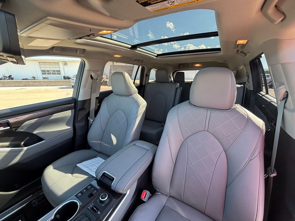 2026 Toyota Highlander Platinum
