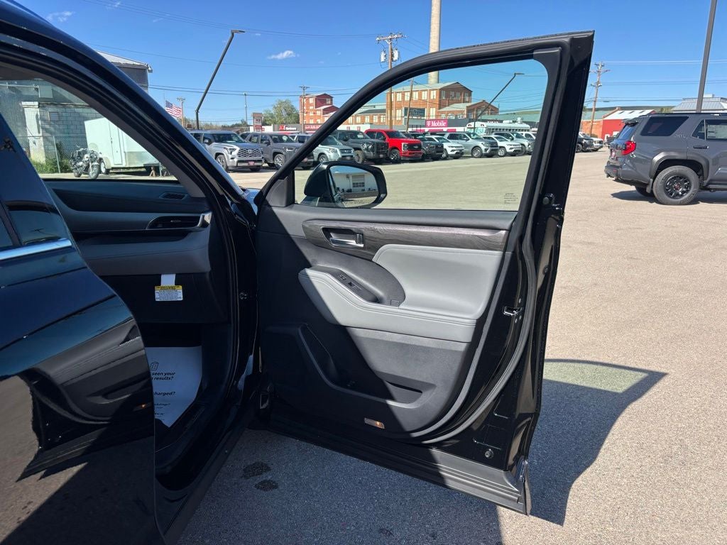 2026 Toyota Highlander Platinum