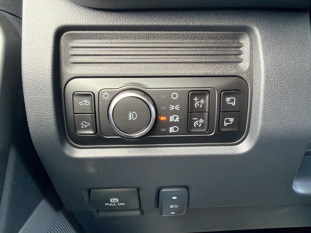 2027 Ford F-350SD Lariat Black Appearance Pkg.