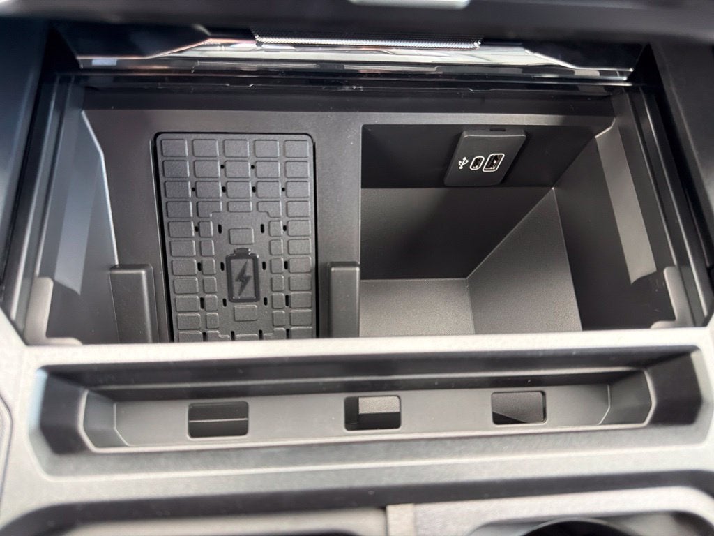 2027 Ford F-350SD Lariat Black Appearance Pkg.