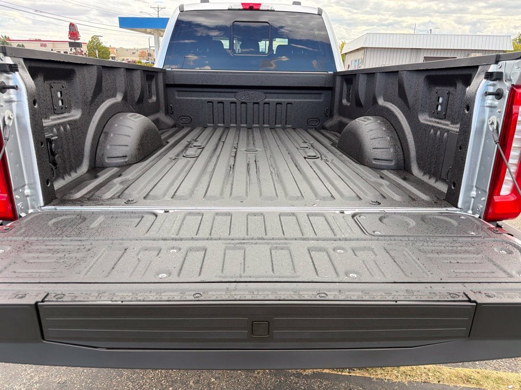 2027 Ford F-350SD Lariat Black Appearance Pkg.