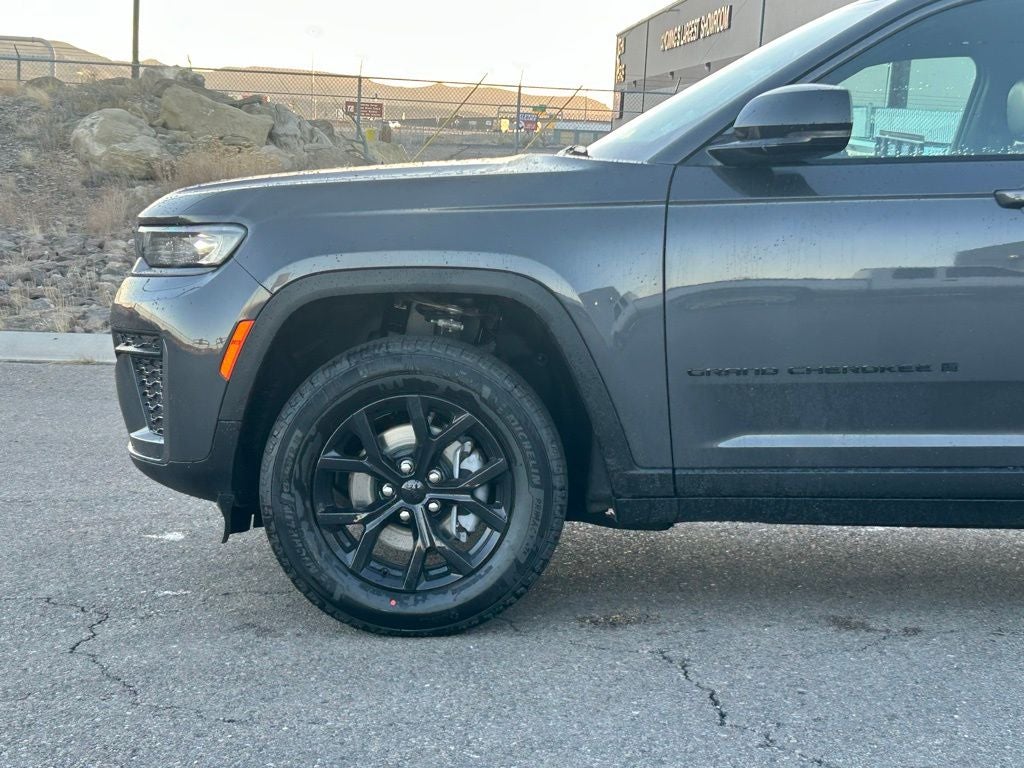 2026 Jeep Grand Cherokee Laredo Altitude