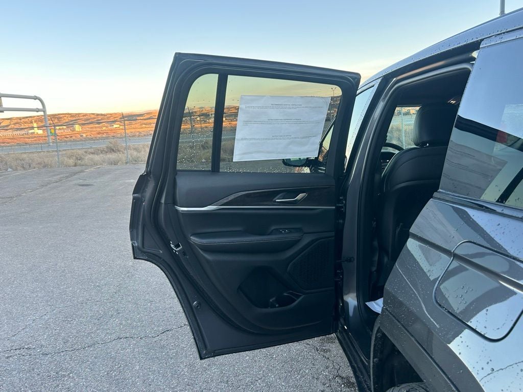 2026 Jeep Grand Cherokee Laredo Altitude