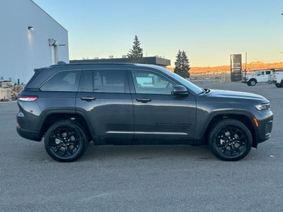 2026 Jeep Grand Cherokee Laredo Altitude