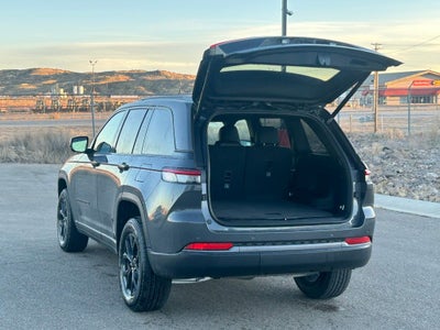 2026 Jeep Grand Cherokee Laredo Altitude