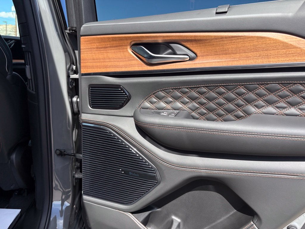 2027 Jeep Grand Cherokee Summit