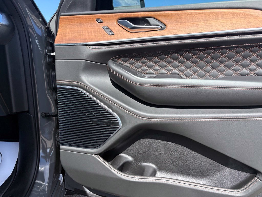 2027 Jeep Grand Cherokee Summit