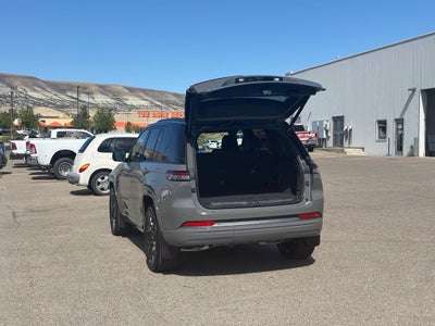 2027 Jeep Grand Cherokee Summit