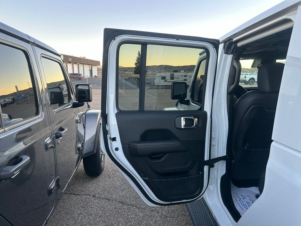 2025 Jeep Gladiator High Tide