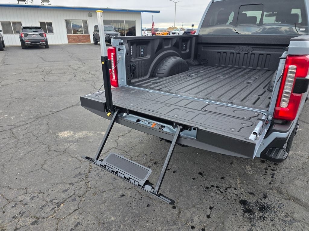 2026 Ford F-350SD Lariat Black Appearance Pkg