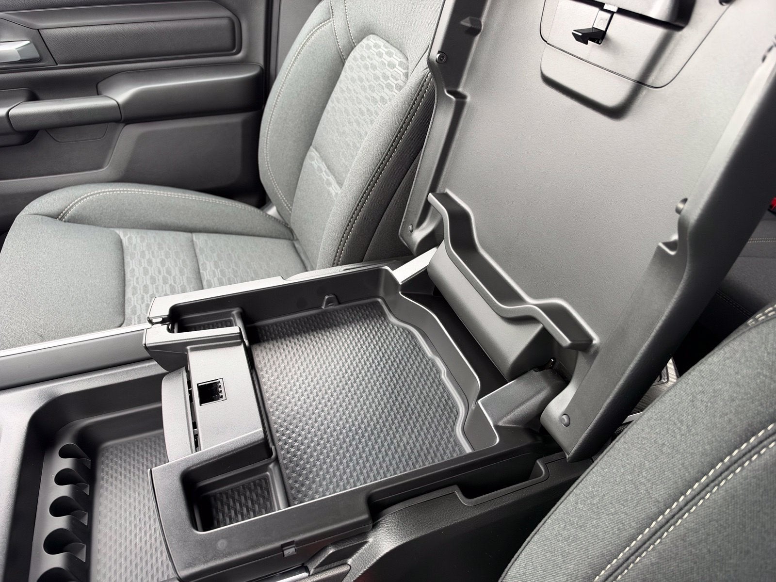 2027 RAM 1500 1500 EXPRESS CREW CAB 4X4 5'7' BOX