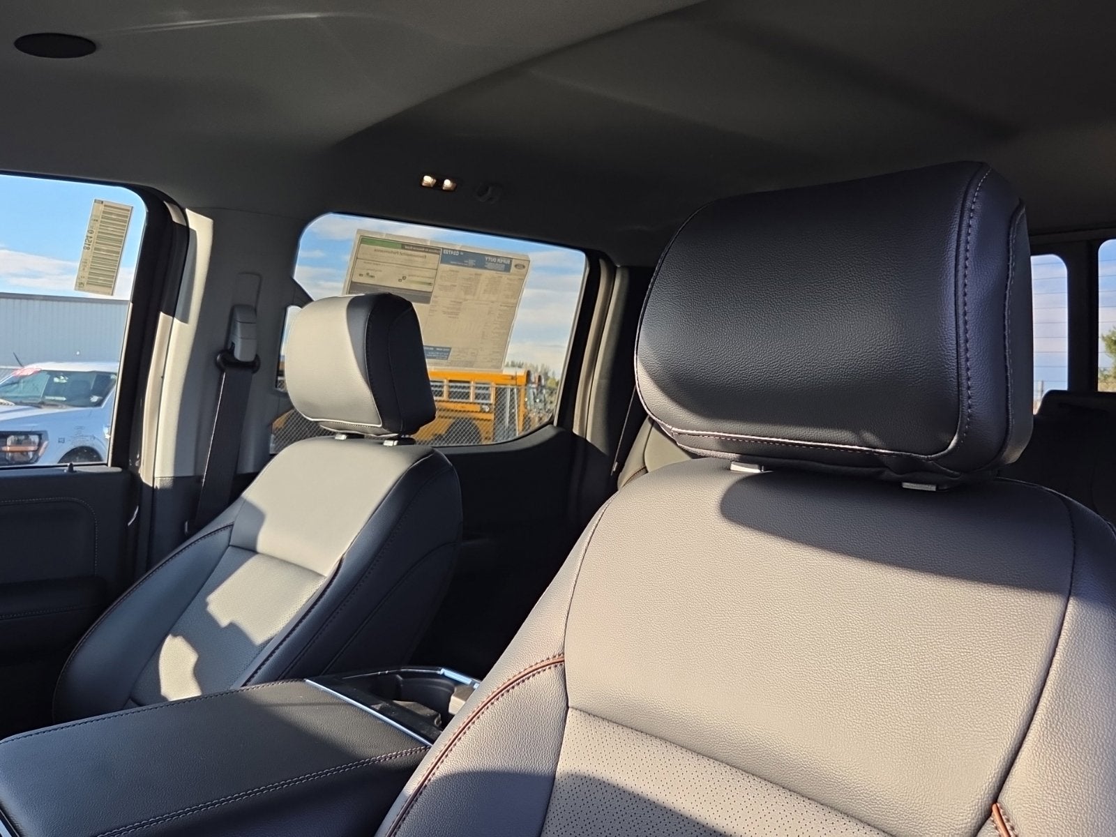 2027 Ford F-350SD F-350® Lariat®