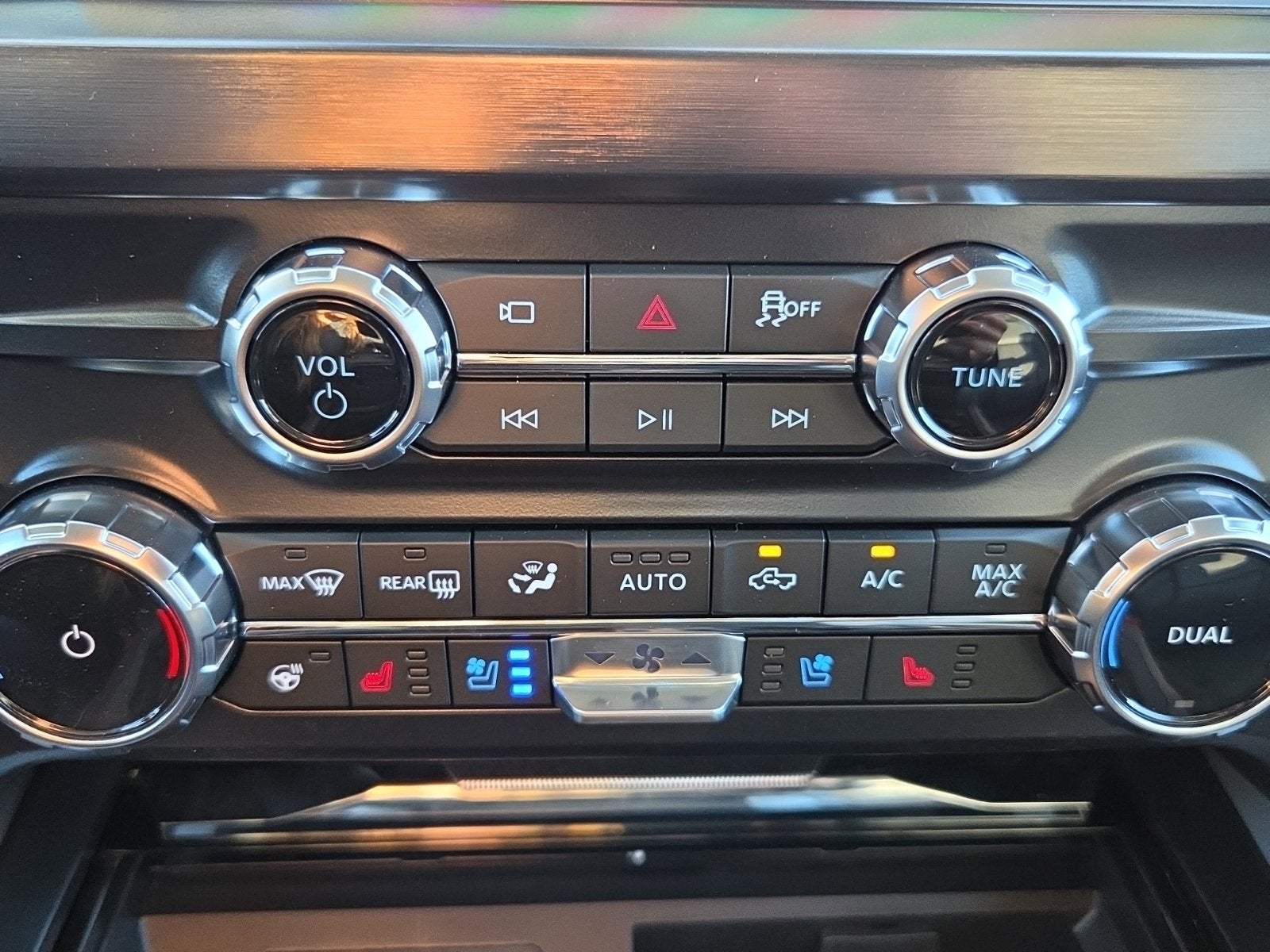 2027 Ford F-350SD F-350® Lariat®
