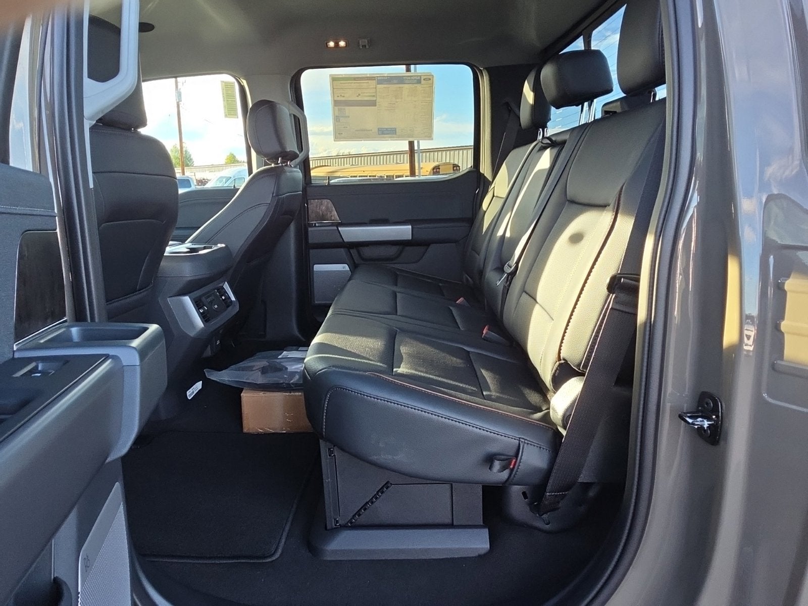 2027 Ford F-350SD F-350® Lariat®