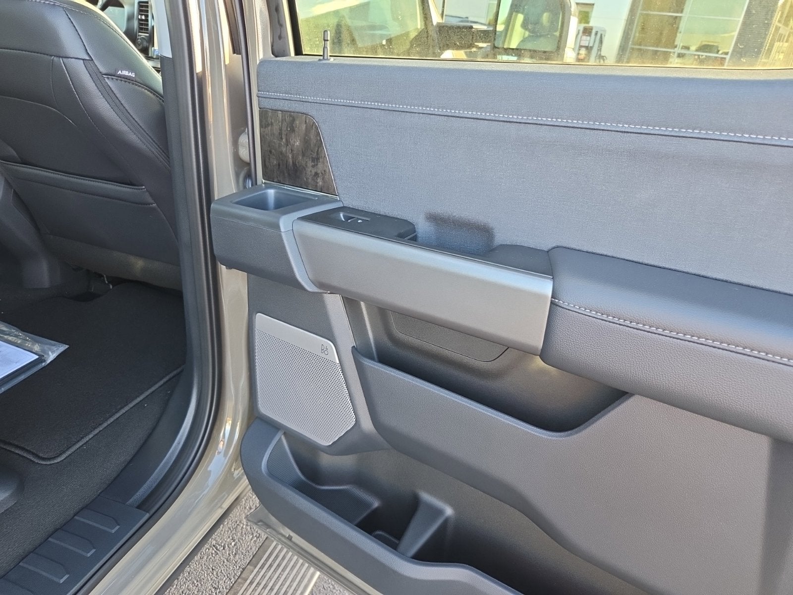 2027 Ford F-350SD F-350® Lariat®