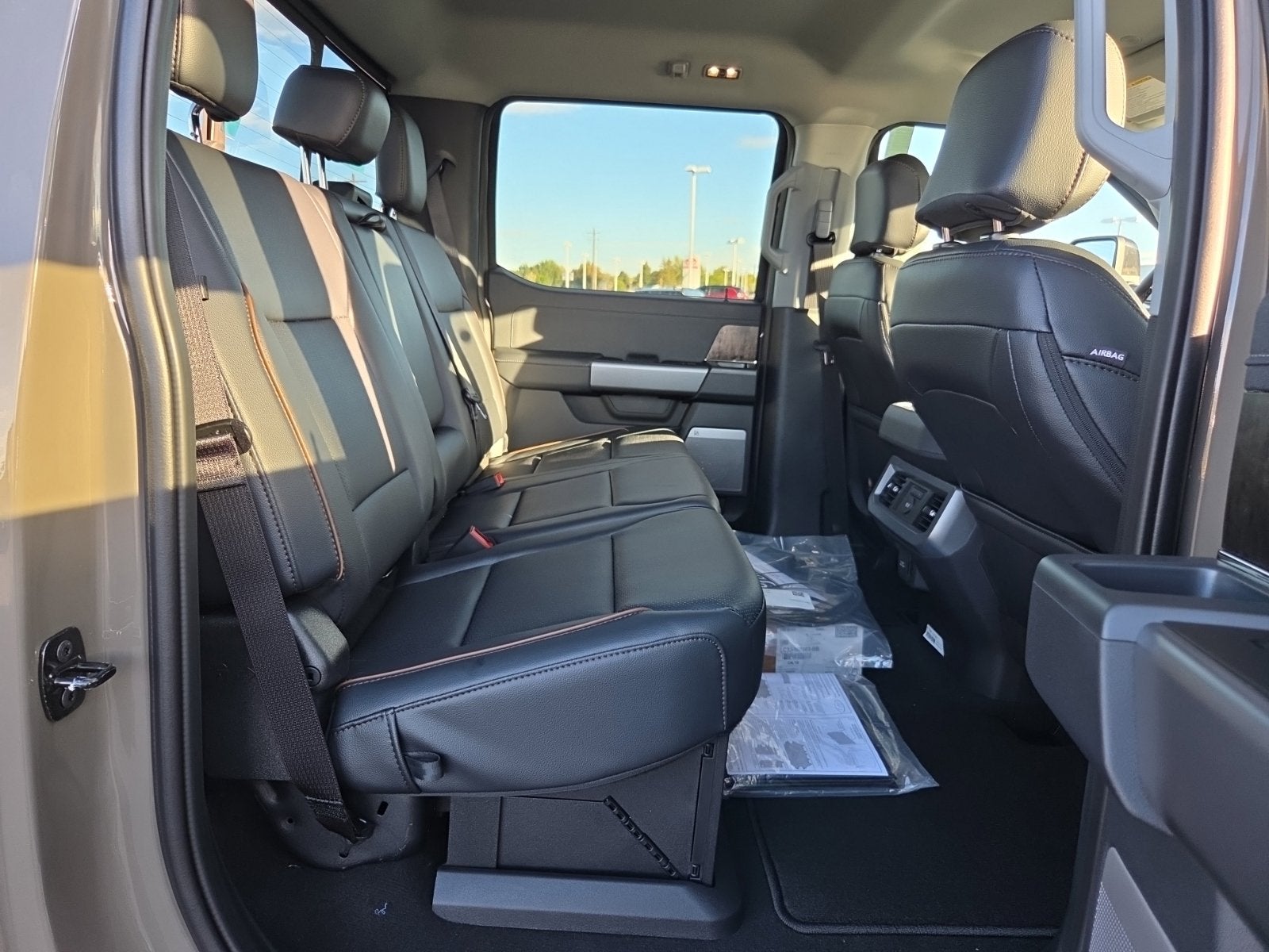 2027 Ford F-350SD F-350® Lariat®