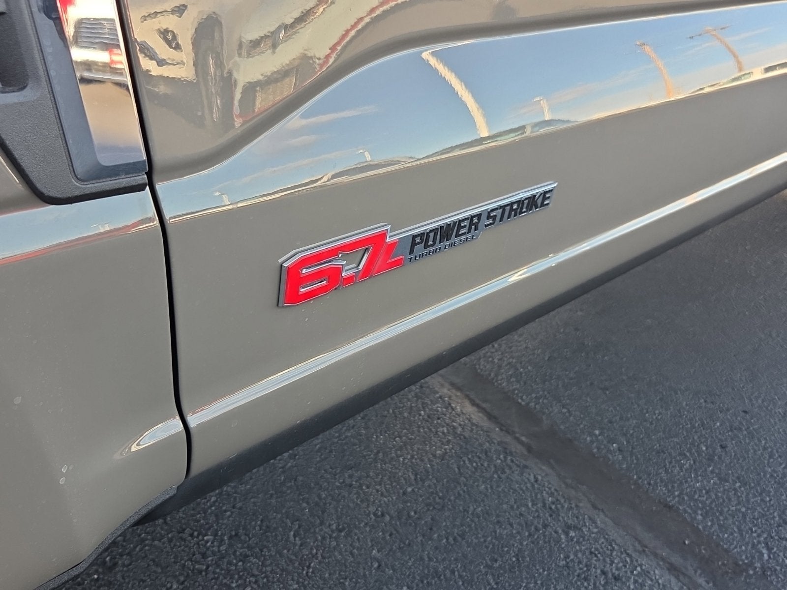 2027 Ford F-350SD F-350® Lariat®