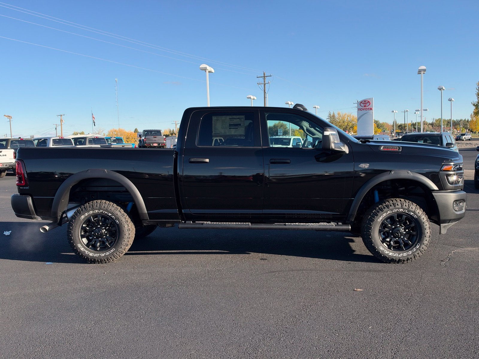 2027 RAM 2500 2500 TRADESMAN CREW CAB 4X4 6'4' BOX