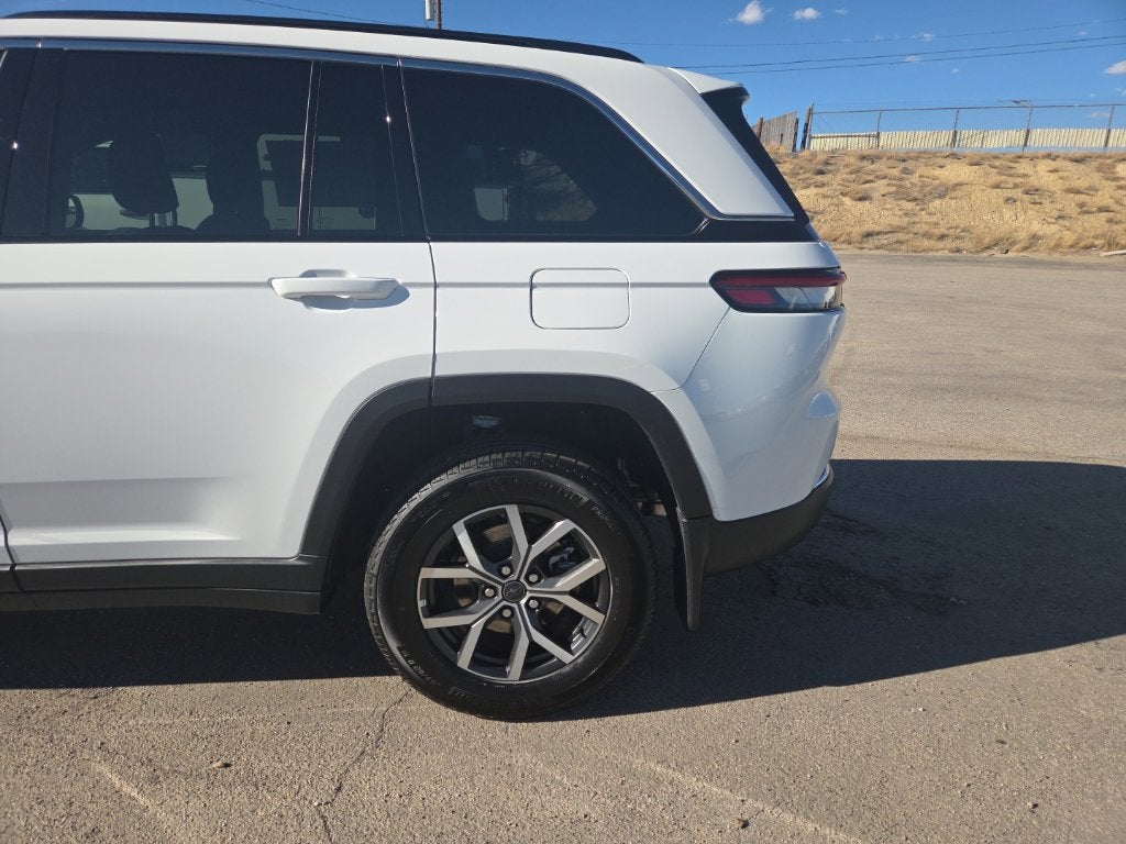 2027 Jeep Grand Cherokee Laredo X