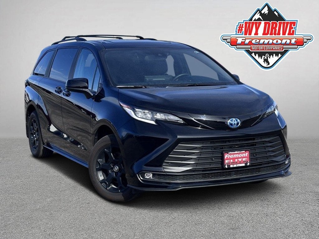 2025 Toyota Sienna Woodland Edition's photo