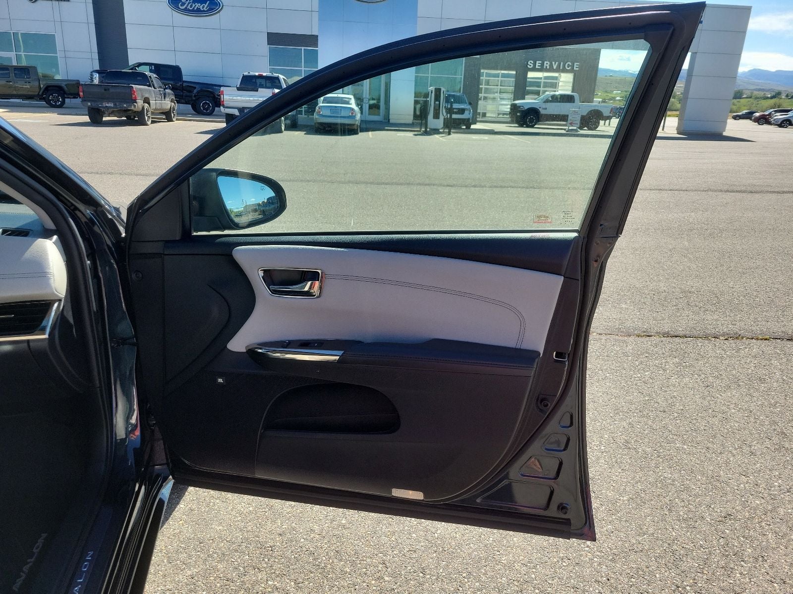 2016 Toyota Avalon Hybrid Base