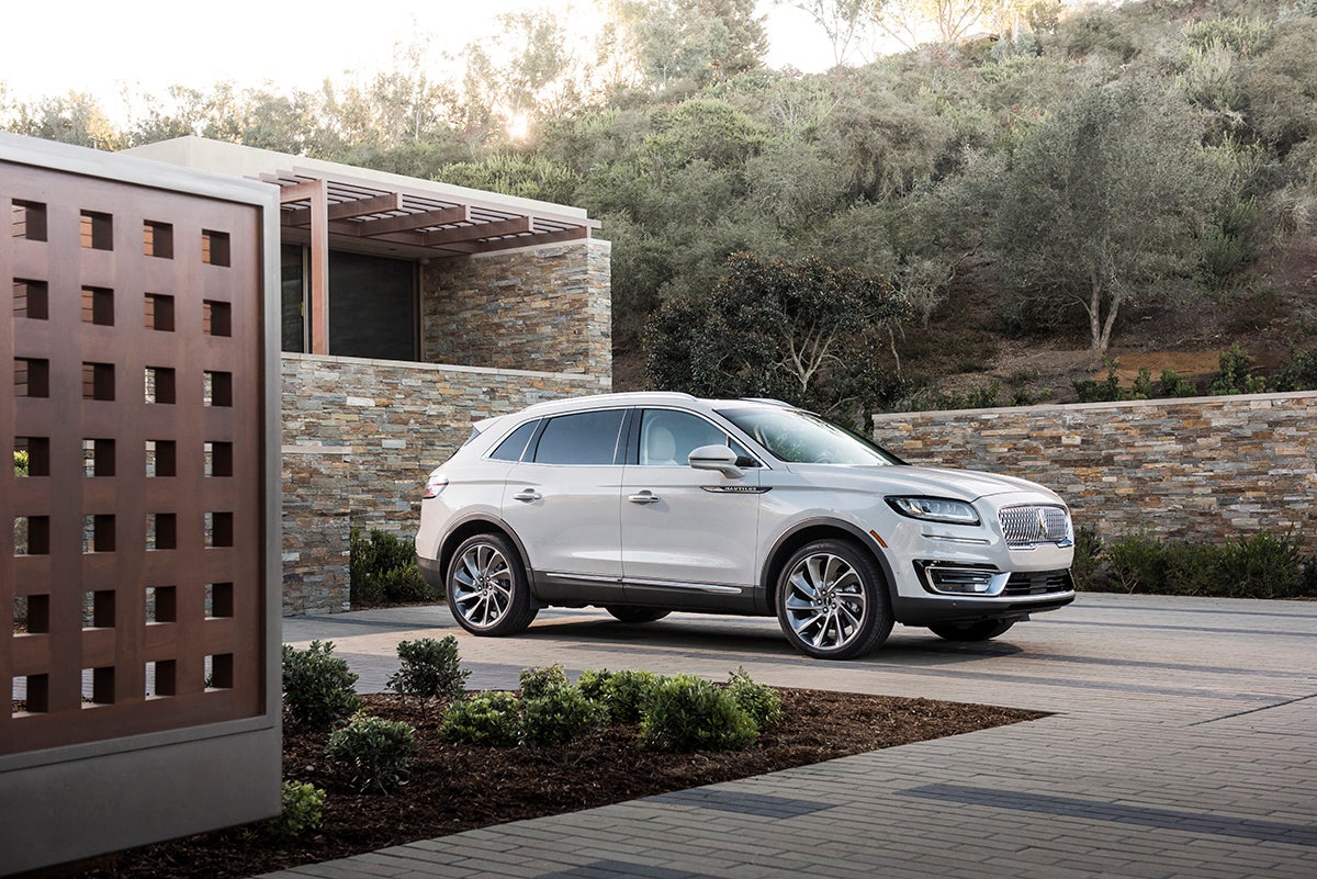Lincoln Nautilus WY exterior